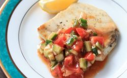 白身魚のピリ辛野菜たっぷりソース