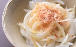 オニオンスライスかんたんサラダ